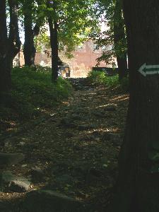 Zagórze Śląskie -Zamek Grodno, fasada zachodnia budynku bramnego zamku dolnego