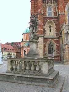 Wrocław - pomnik Matki Boskiej z Dzieciątkiem