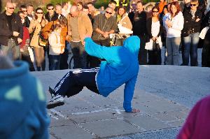 Hip-hop: b-boying