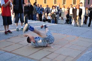 Hip-hop: b-boying