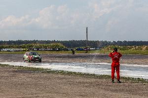 Wyścigi samochodowe na torze rallycrossowym 